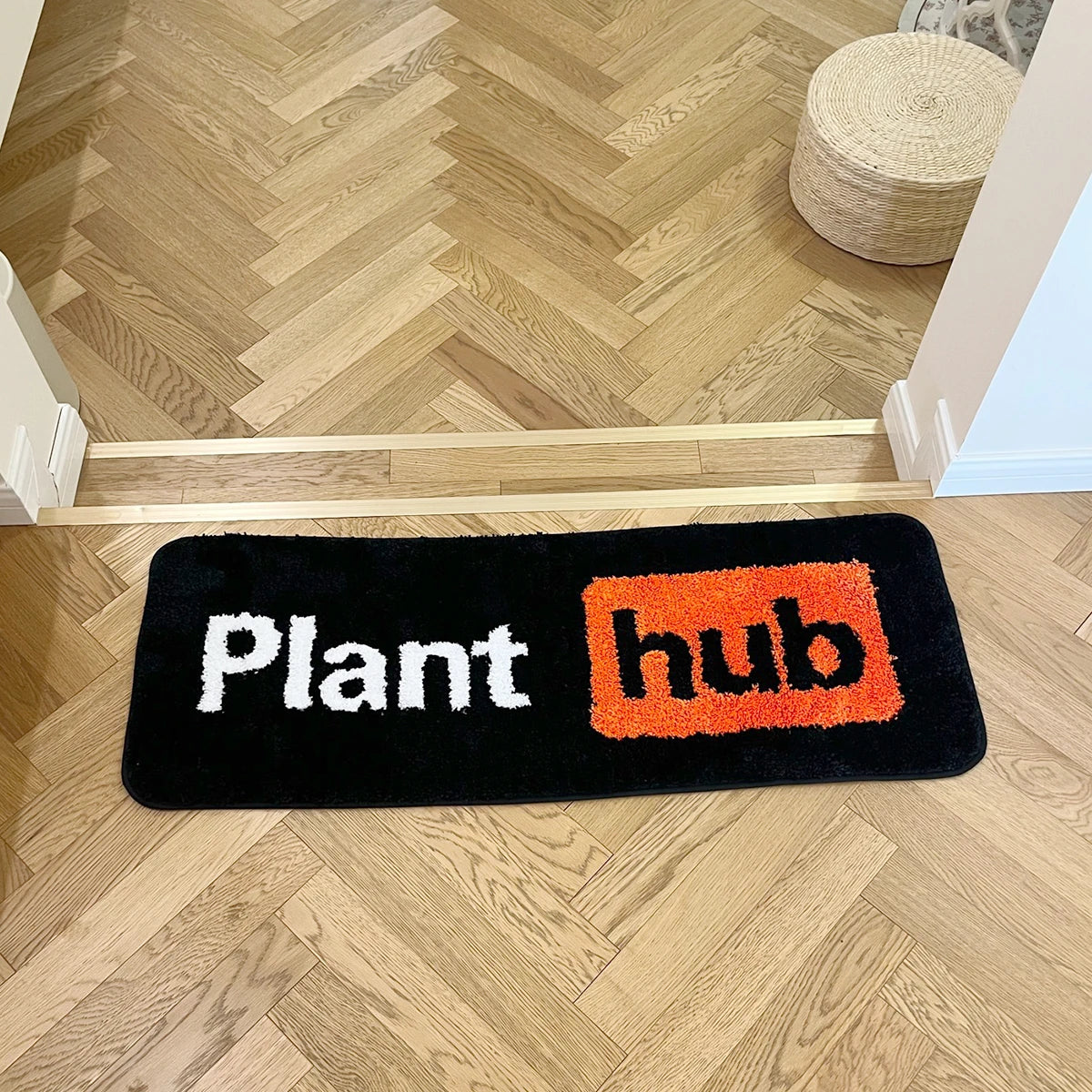 Plant hub